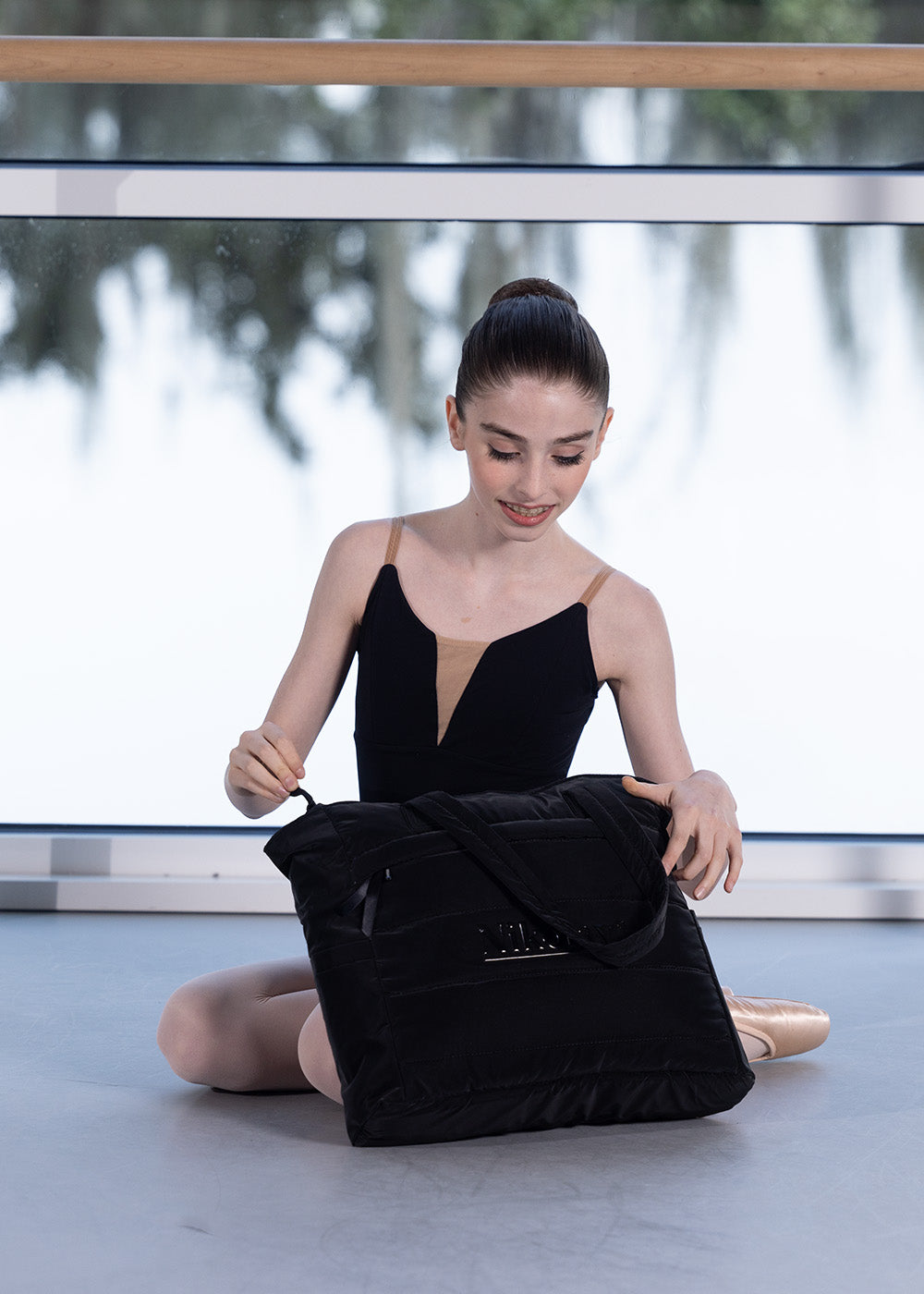 Nikolay Medium Tote with Zipper
