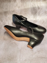 Load image into Gallery viewer, Capezio 1.5” Heel Character Shoes Black #550
