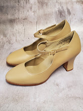 Load image into Gallery viewer, Manhattan Character Shoe #653
