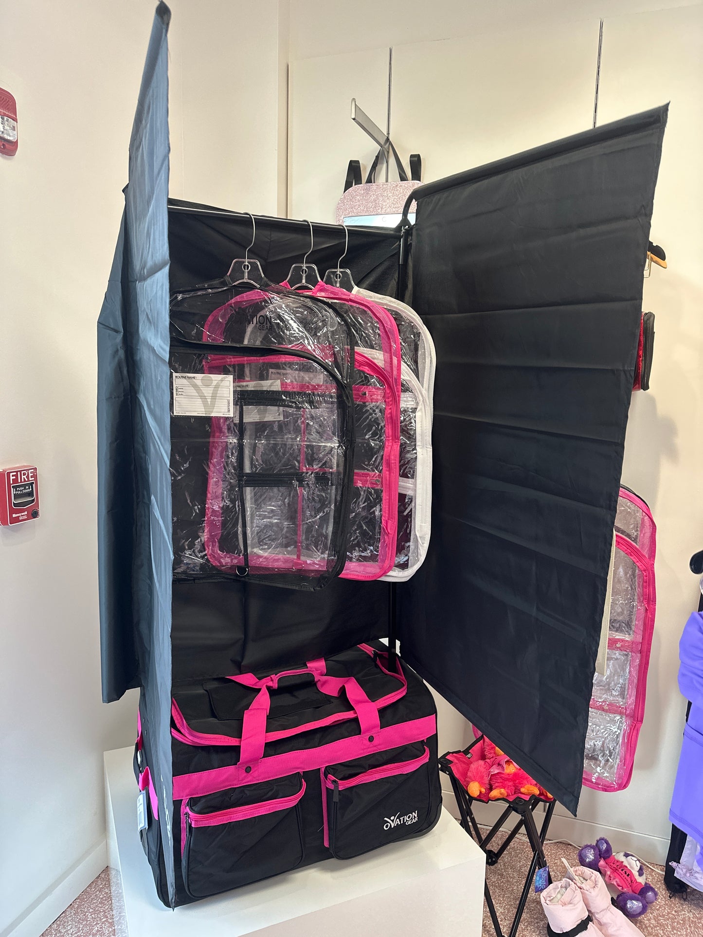 Ovation Collapsible Medium Performance Bag w/ Privacy System