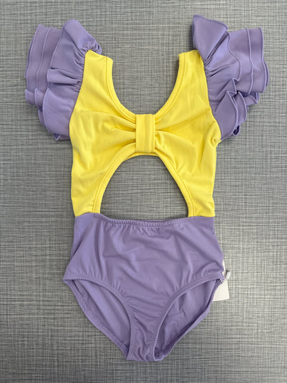 Roxie: Kristin Leotard