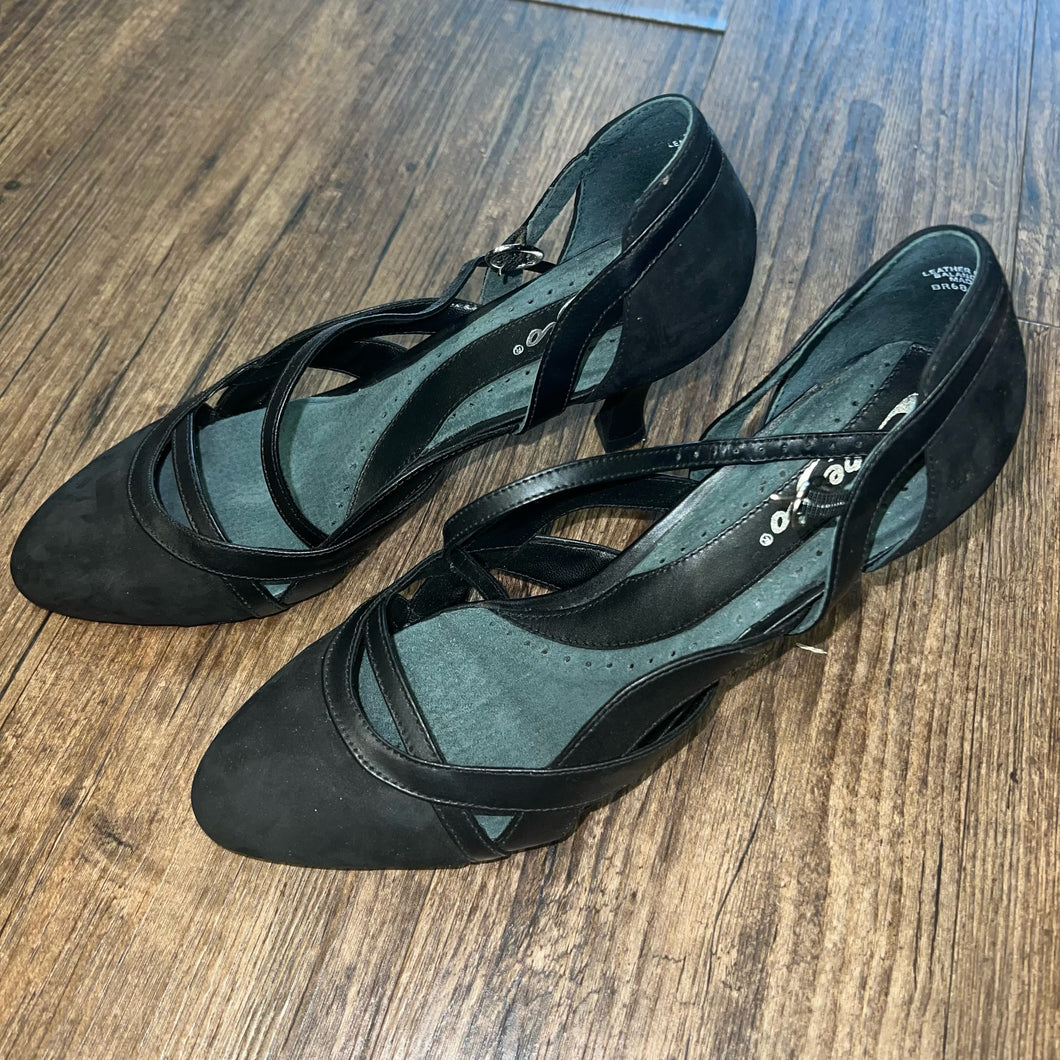 Capezio Black Ballroom Shoes: Adult 9.5M